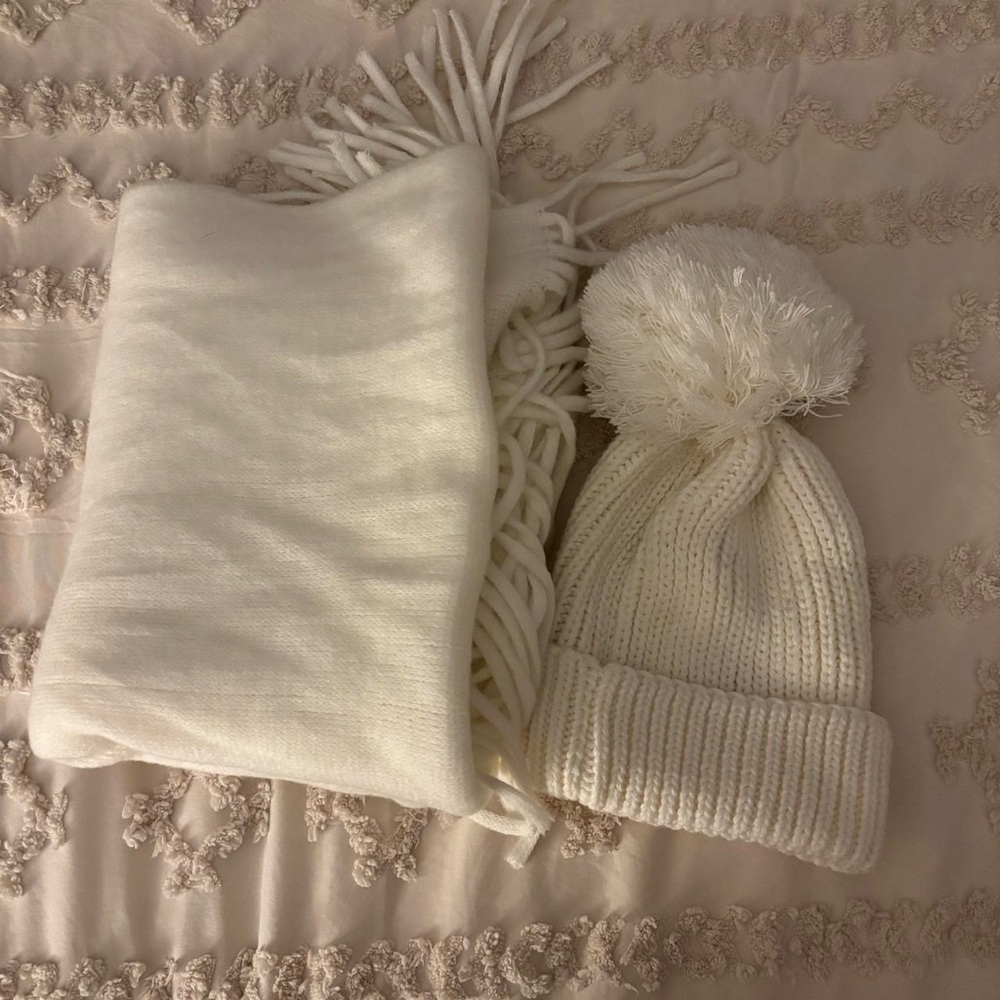 Steve Madden Cream Scarf and Beanie Set